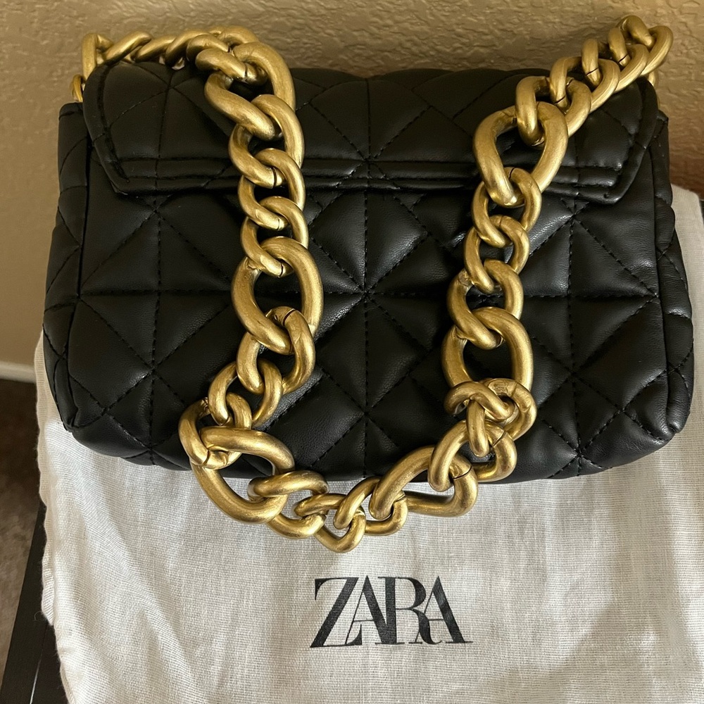 Zara Purse | Black quilted shoulder bag with gold chain